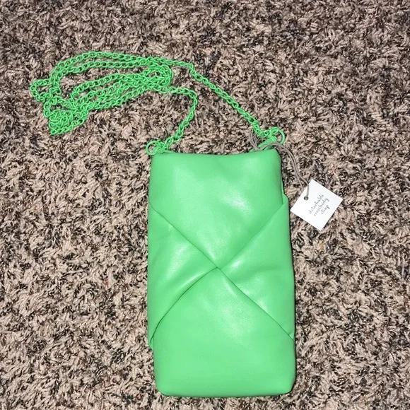 A New Day π Vibrant Green Crossbody Faux Leather Detachable Strap Bag | NWT - Picture 2 of 7
